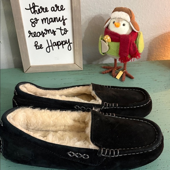 UGG  Black Suede Slippers SZ 8 no tag available box 121